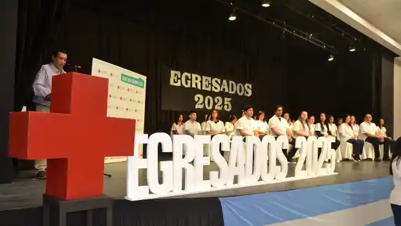 Emotivo acto de graduación del instituto superior de enfermería profesional D-79