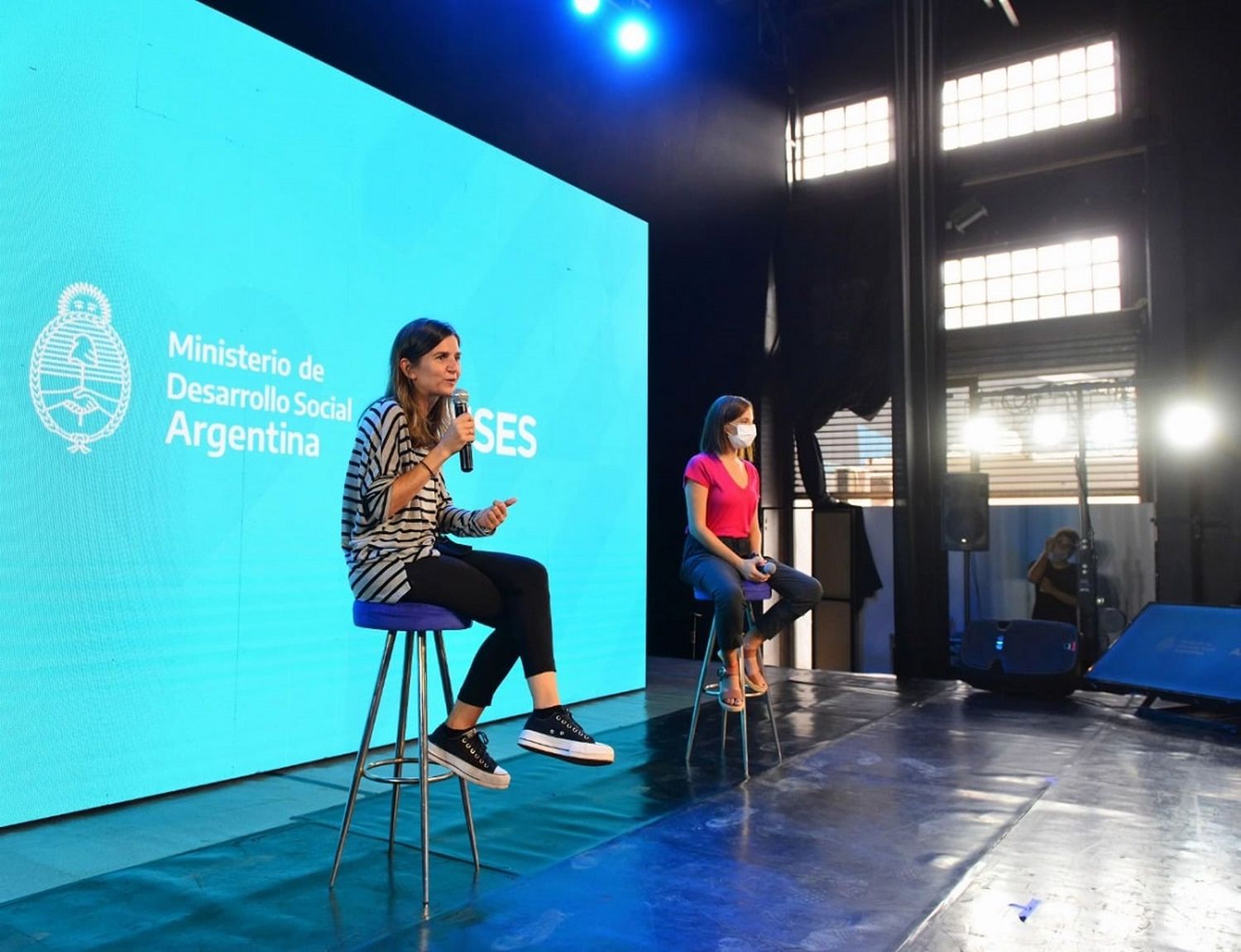 Firmaron un convenio por becas de 8500 pesos para el sector de jóvenes