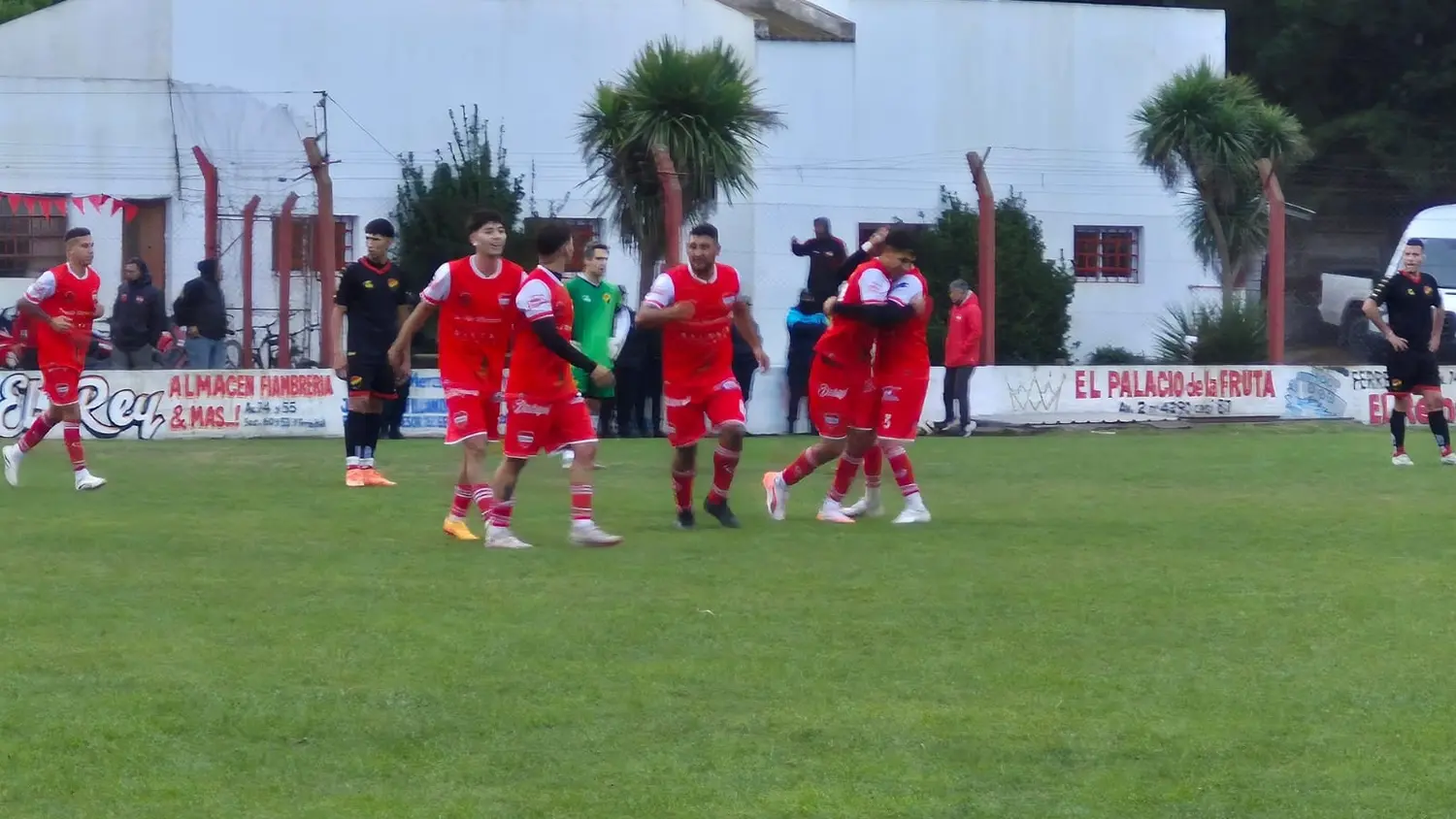 Mataderos festejó su triunfo frente a Nicanor Olivera