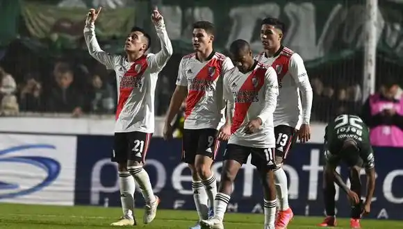River no se apiadó de Sarmiento, lo goleó y pasó a cuartos de final