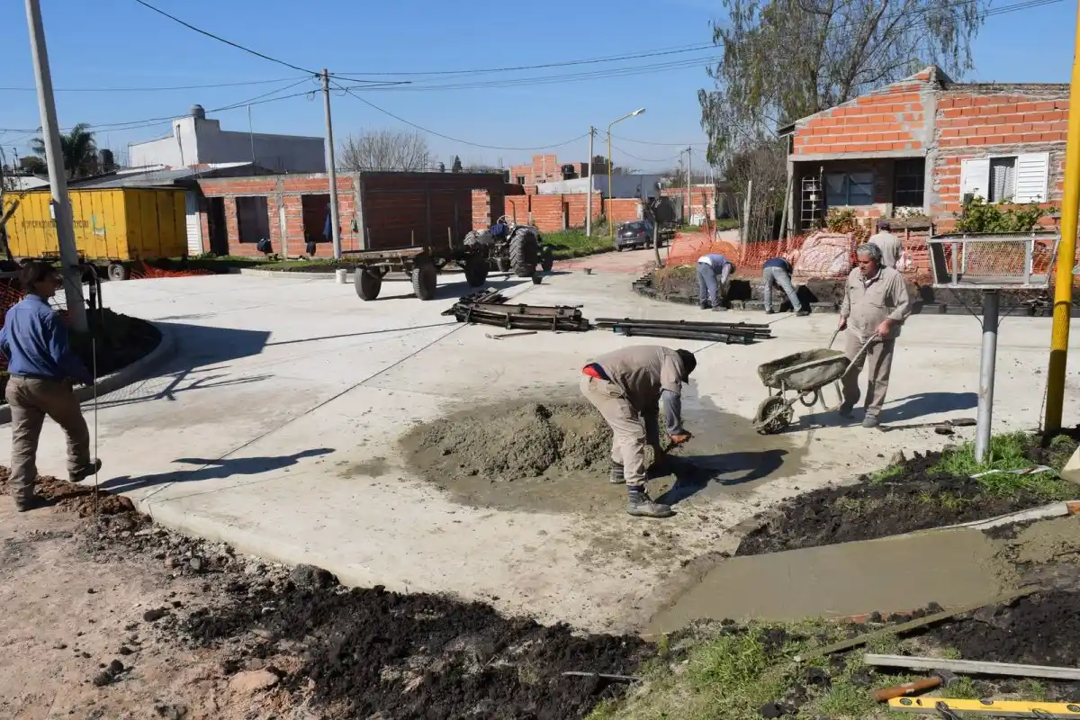 A través de un consorcio vecinal realizan casi 1400 metros de cordón cuneta