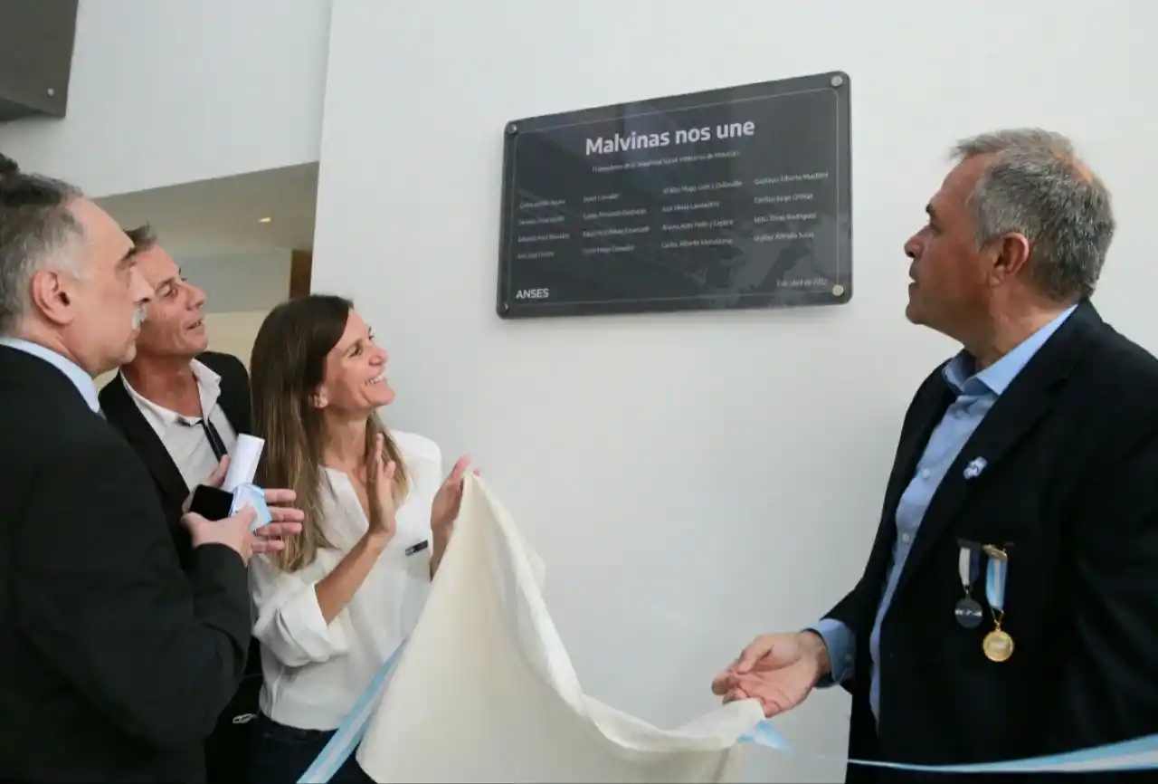 Raverta brindó homenaje a trabajadores de ANSES veteranos de Malvinas
