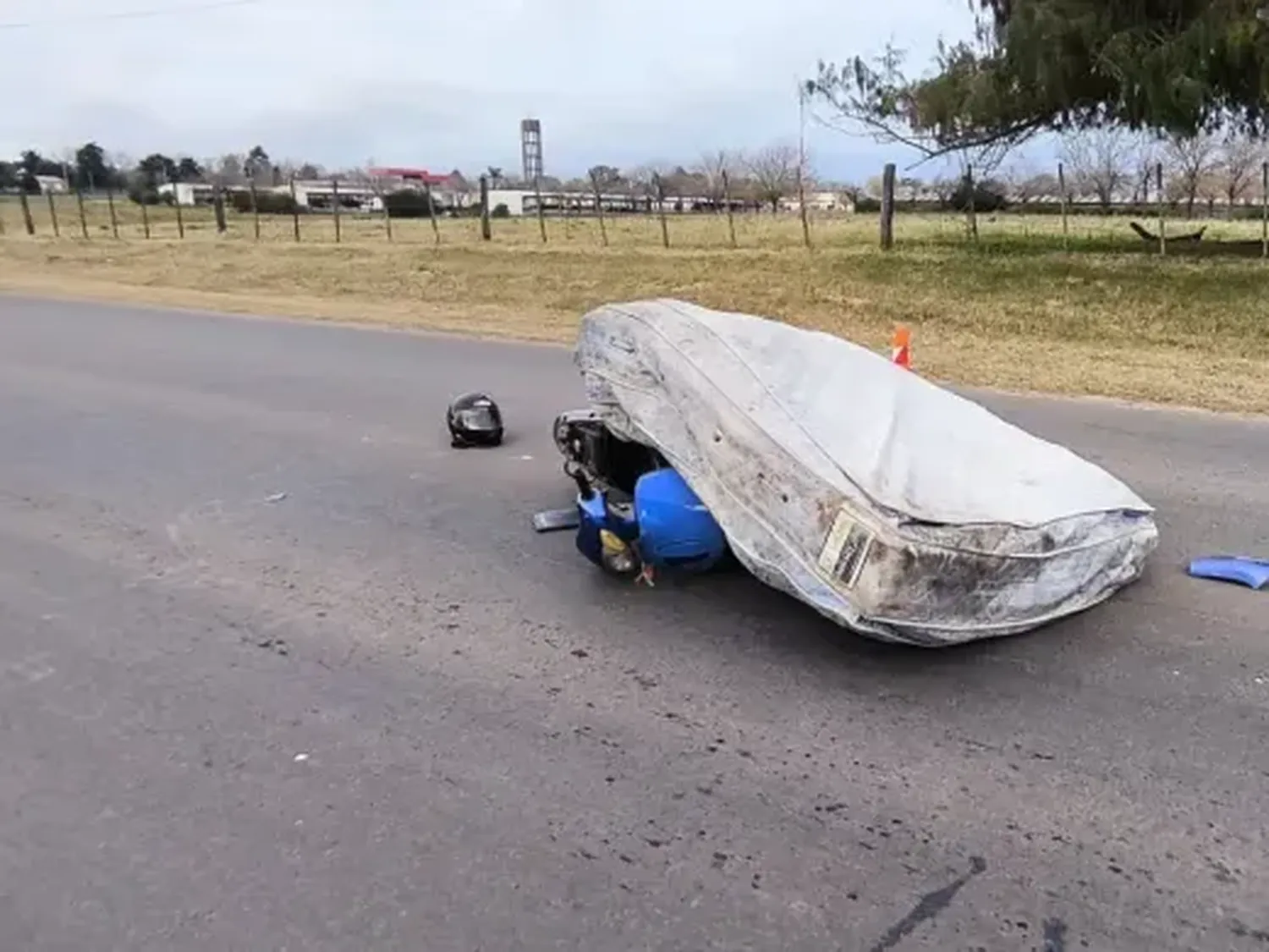 Accidente insólito en ruta entrerriana: dos heridos tras chocar contra un colchón