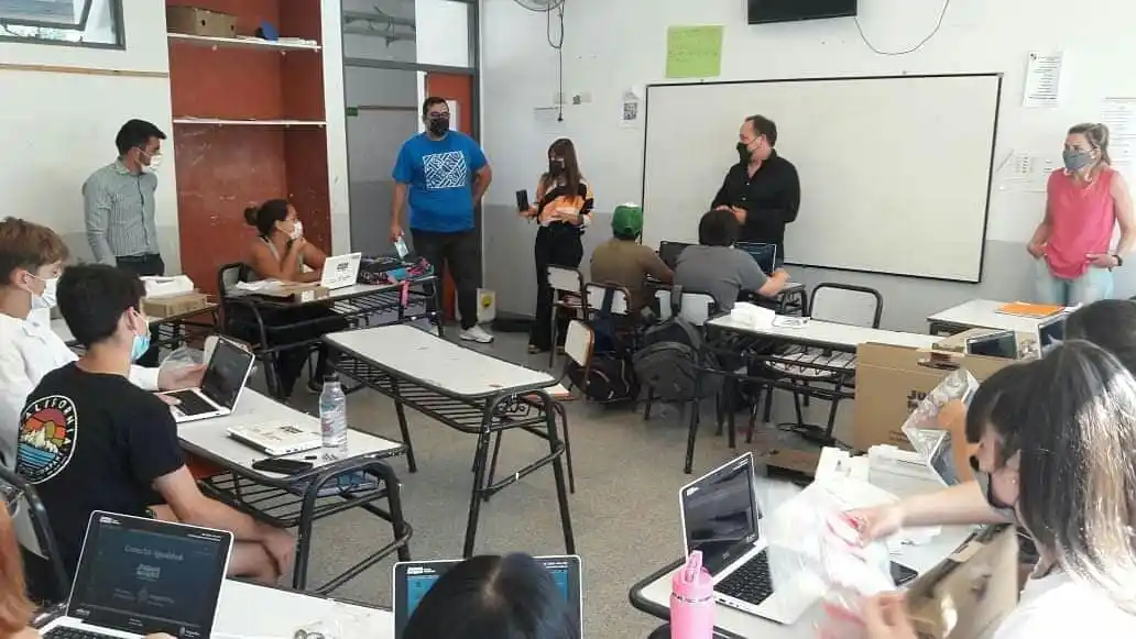 Entregaron más de 55 netbooks para alumnos de la escuela secundaria de Pila