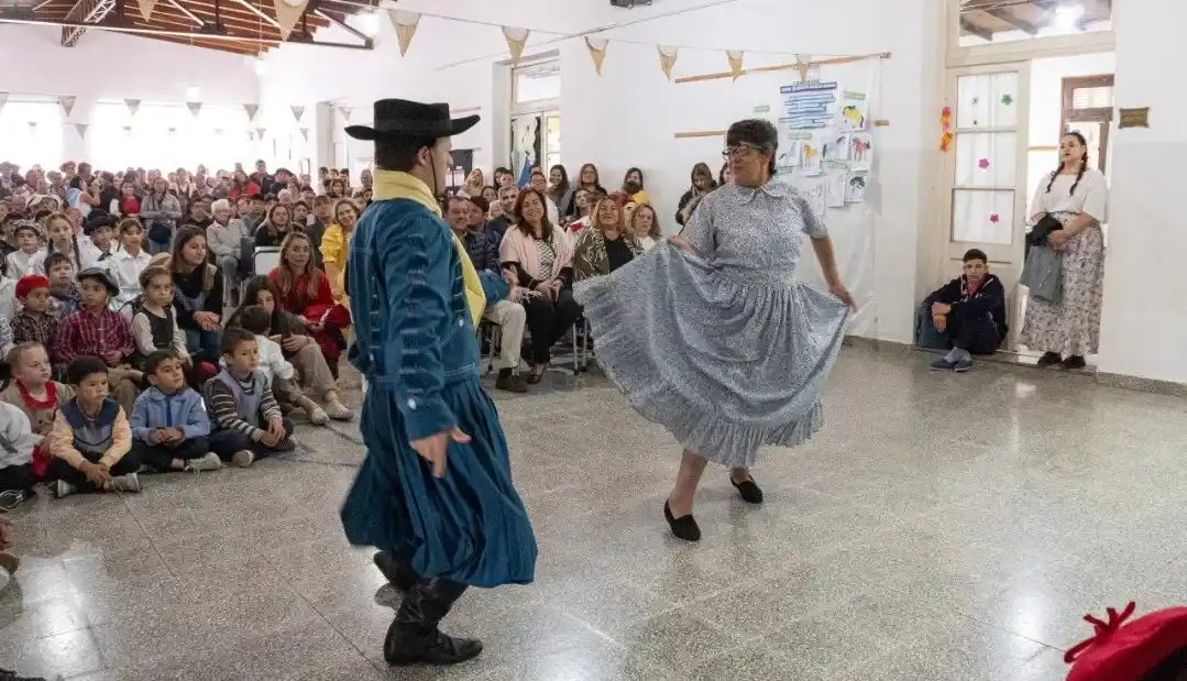 La Voz de Juárez: Marini participó del acto oficial por el Día de la Tradición