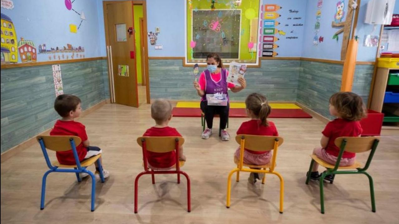 Vacunarán a docentes en febrero para un inicio de clases con mayor presencialidad