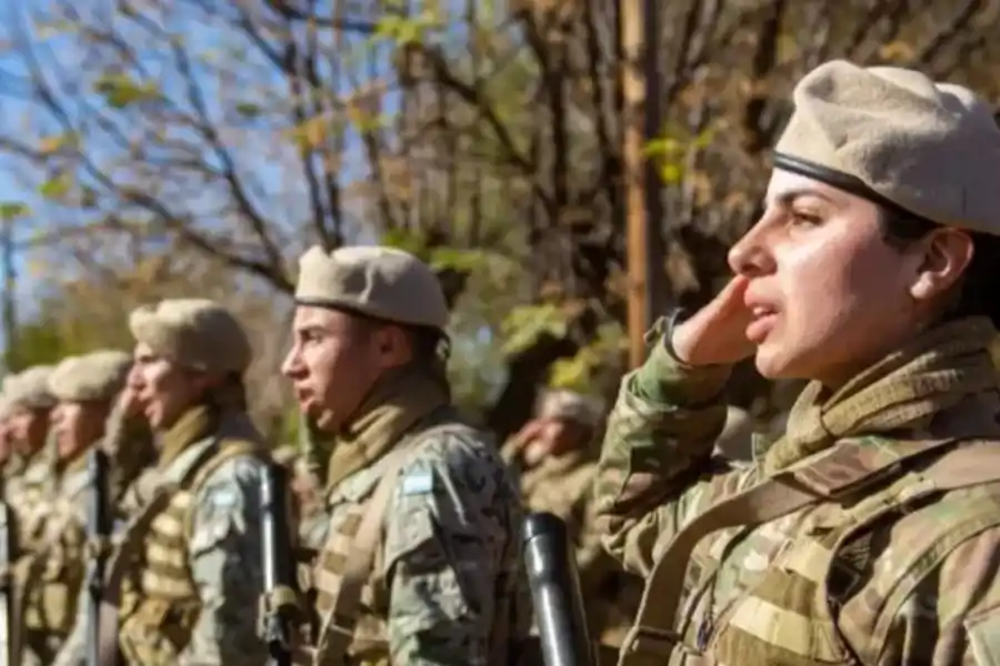 El Gobierno habilita a actuar a las fuerzas armadas en “zonas de interior”: ¿qué significa?