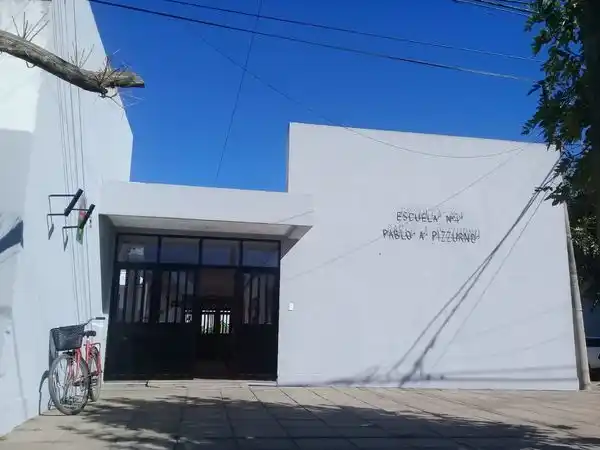 Un alumno concurrió a la escuela con envoltorios de cocaína y una balanza