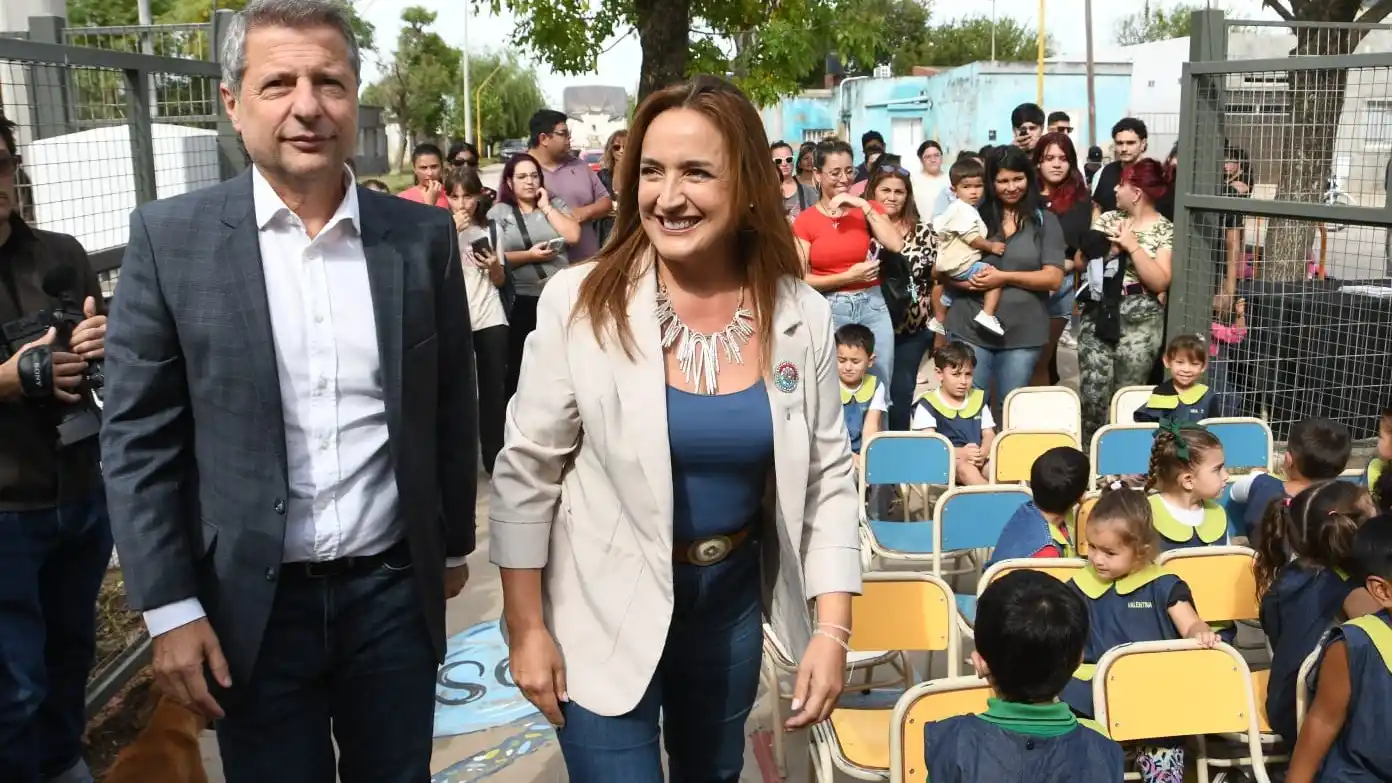 Bernarte y Prunotto durante la inauguración de la sala de 3 años en La Milka.