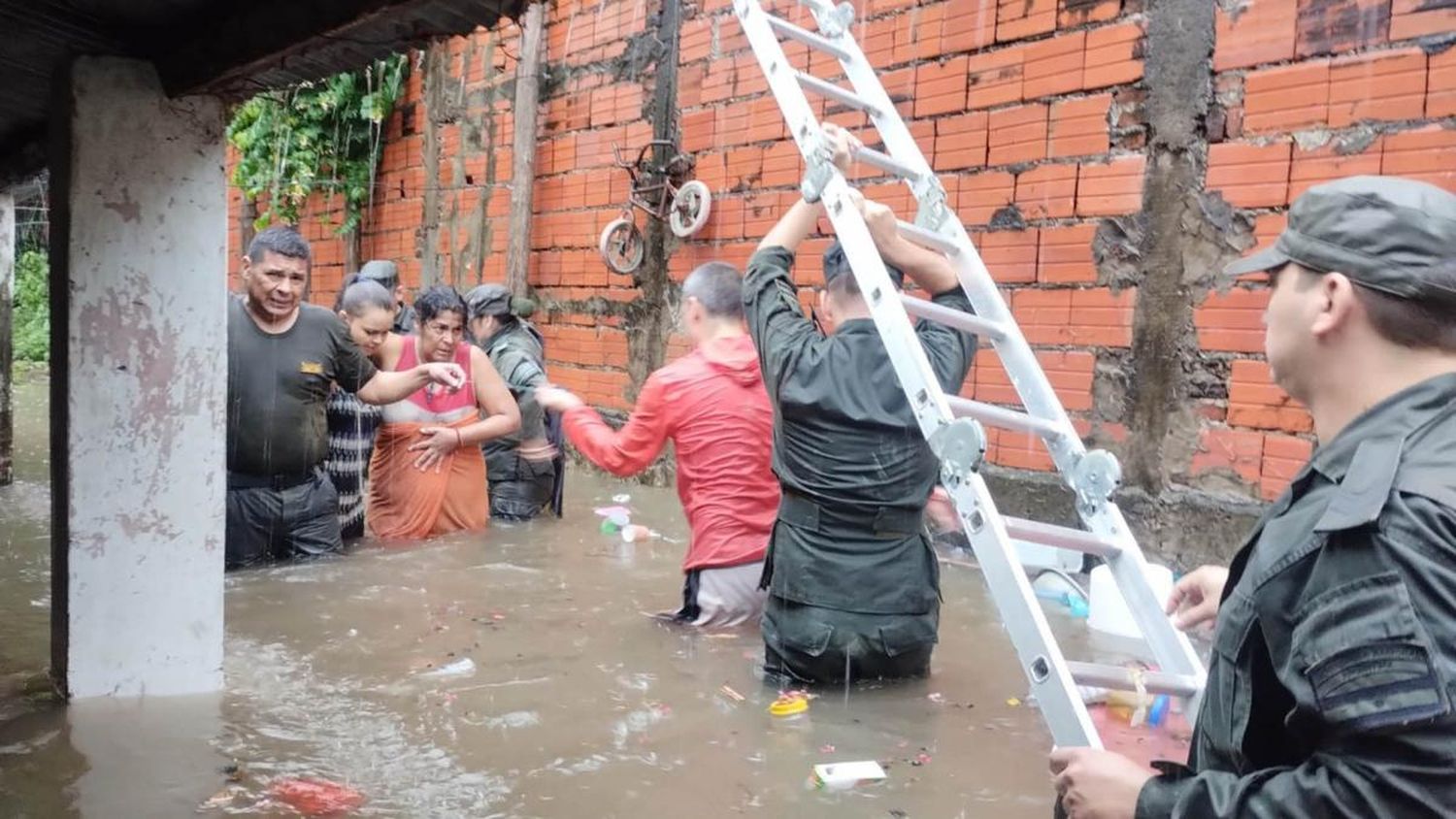 Por las inundaciones, Corrientes capital vive "la peor catástrofe natural desde que existen registros oficiales"