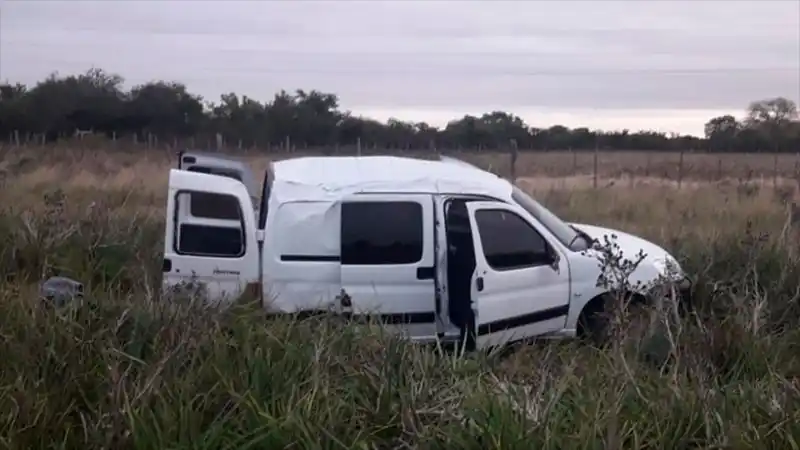 Despistó y volcó en la banquina de la Ruta Nacional 127
