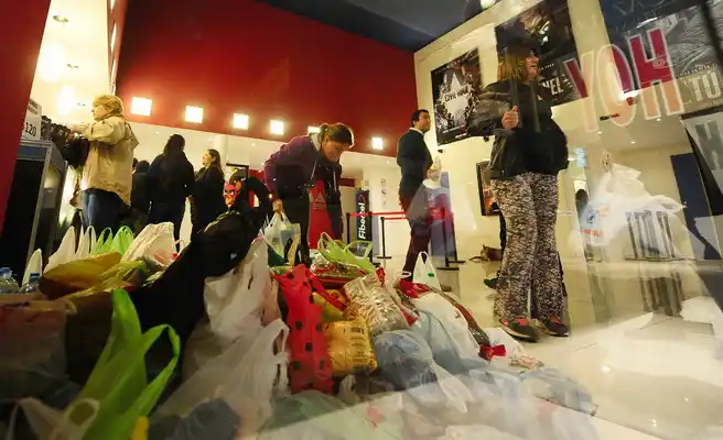 A pura solidaridad: el cine por los inundados a sala llena 