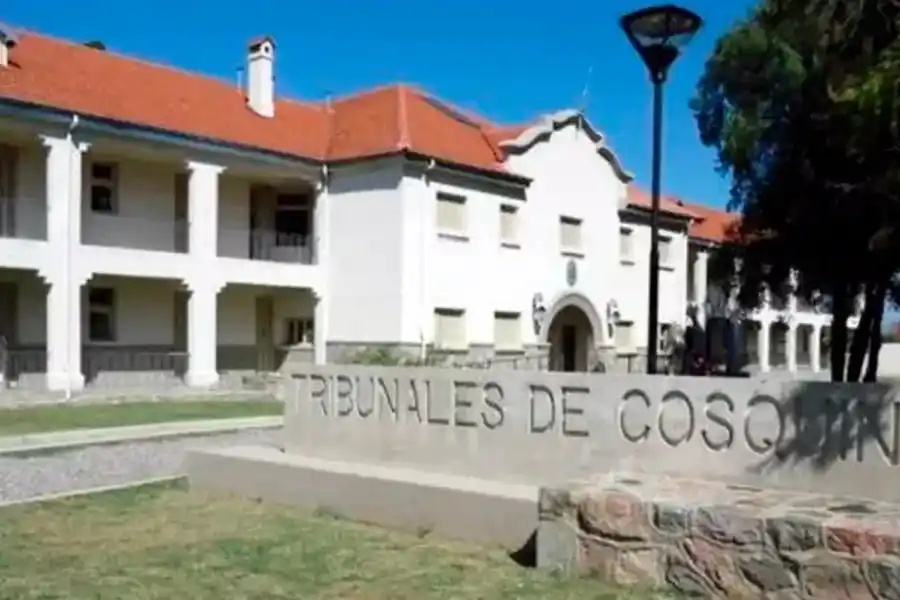 Una chica de 14 años denunció que fue drogada y violada por siete adolescentes en una fiesta en Cosquín