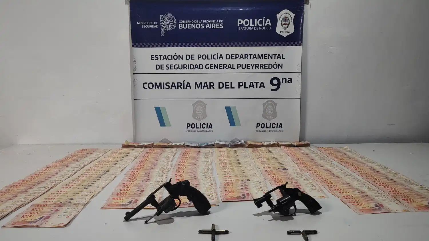 El operativo surgió tras la detención de dos personas que habían robado un auto.