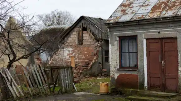 LA HALLARON MOMIFICADA dentro su casa, 10 años sin vida y nadie se había percatado