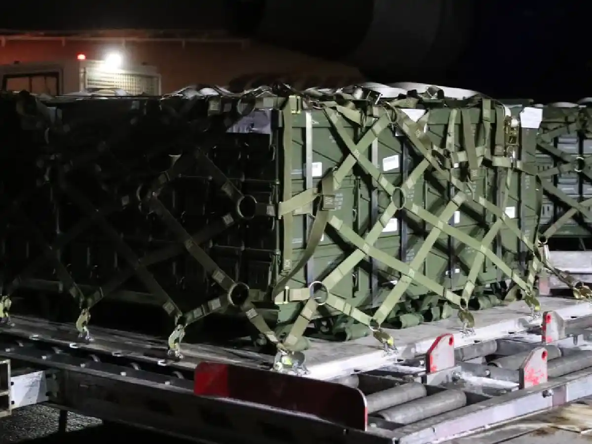 Arribó a Ucrania un avión con armas y municiones enviadas por Estados Unidos