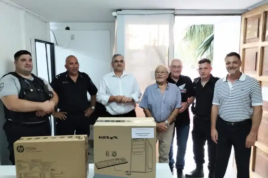 Alcides Calvo visitó el Comando Radioeléctrico de Sunchales