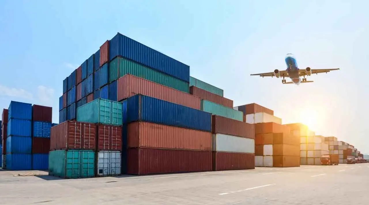 Superávit comercial en marzo: más importaciones, menos exportaciones y un saldo que se achica