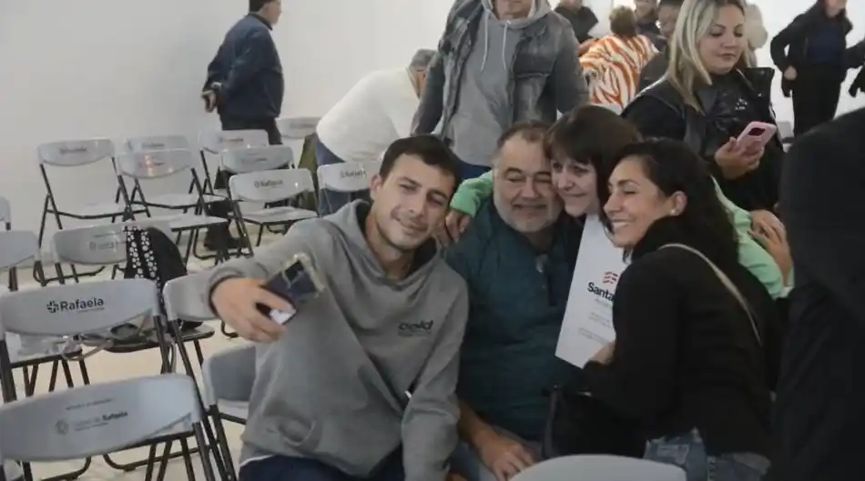 Familias rafaelinas recibieron la escritura de sus viviendas