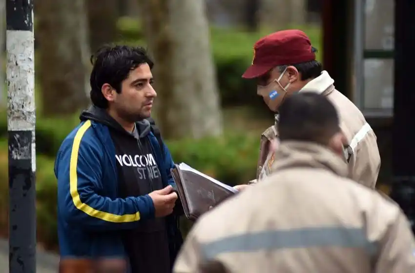 Tras la confirmación de circulación comunitaria, refuerzan los controles sobre uso de barbijo en Rosario