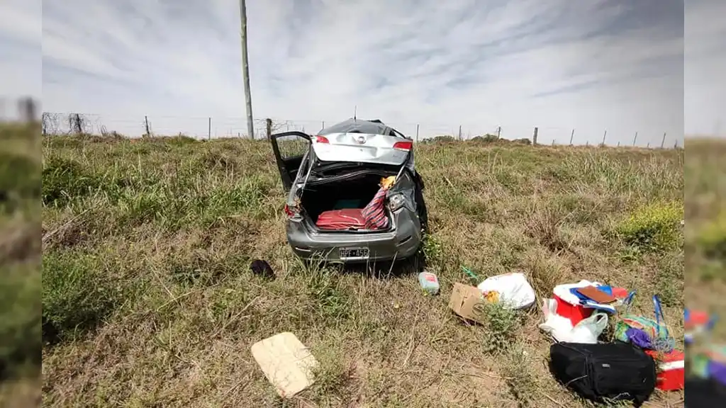 El Fiat Siena en el que viajaba la pareja. Foto: Somos Río Cuarto