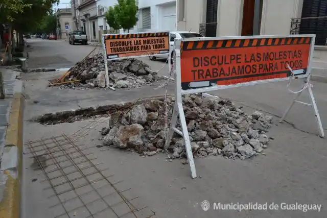 Obras de bacheo y pavimento en el microcentro y barrios