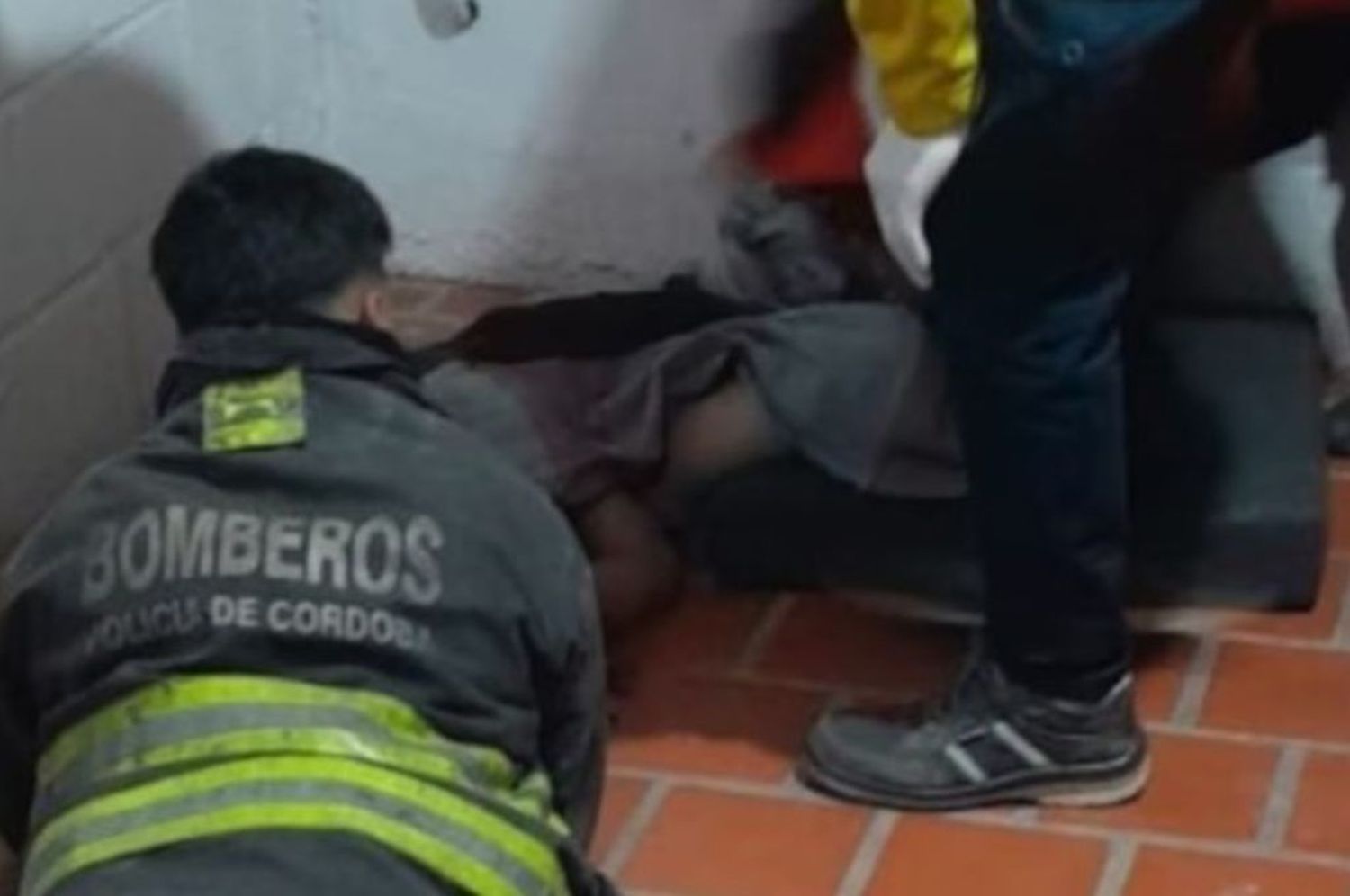 Bomberos auxiliaron a la familia