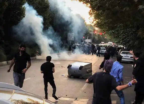 200 muertos y más de 5.500 detenidos por las protestas en Irán