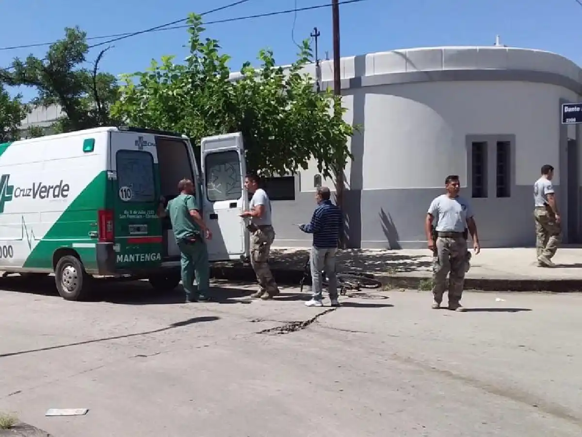  Ciclista resultó herida tras chocar con un auto 