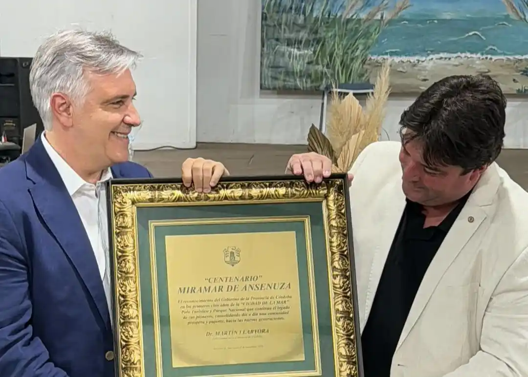 El gobernador Llaryora participó del centenario de la localidad de Miramar de Ansenuza