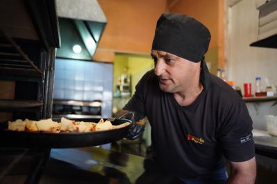“La pizza nació para los que menos tenían”: el camino de Javier, un pizzero con corazón popular