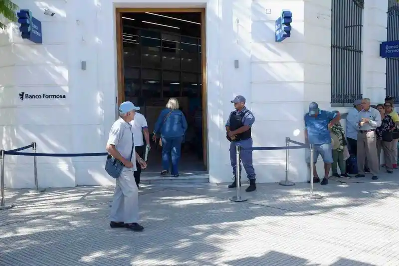 Se puso en marcha un operativo policial cerca de bancos y cajeros automáticos