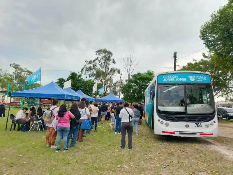 El castramóvil municipal llevó un nuevo 
operativo integral al barrio Parque Urbano