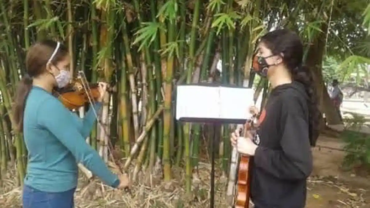 DEBAJO DE UNA MATA: así ensayan integrantes del Sistema Nacional de Orquestas en El Tigre (+ Fotos)