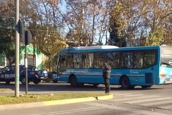 Un ciclista fue atropellado por un colectivo en zona norte y está grave