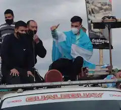 Lisandro Martínez llegó a Gualeguay y fue recibido por una multitud