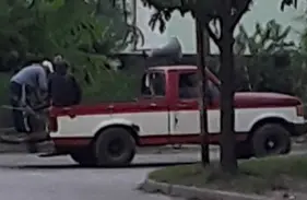 Camioneta violando las ordenanzas