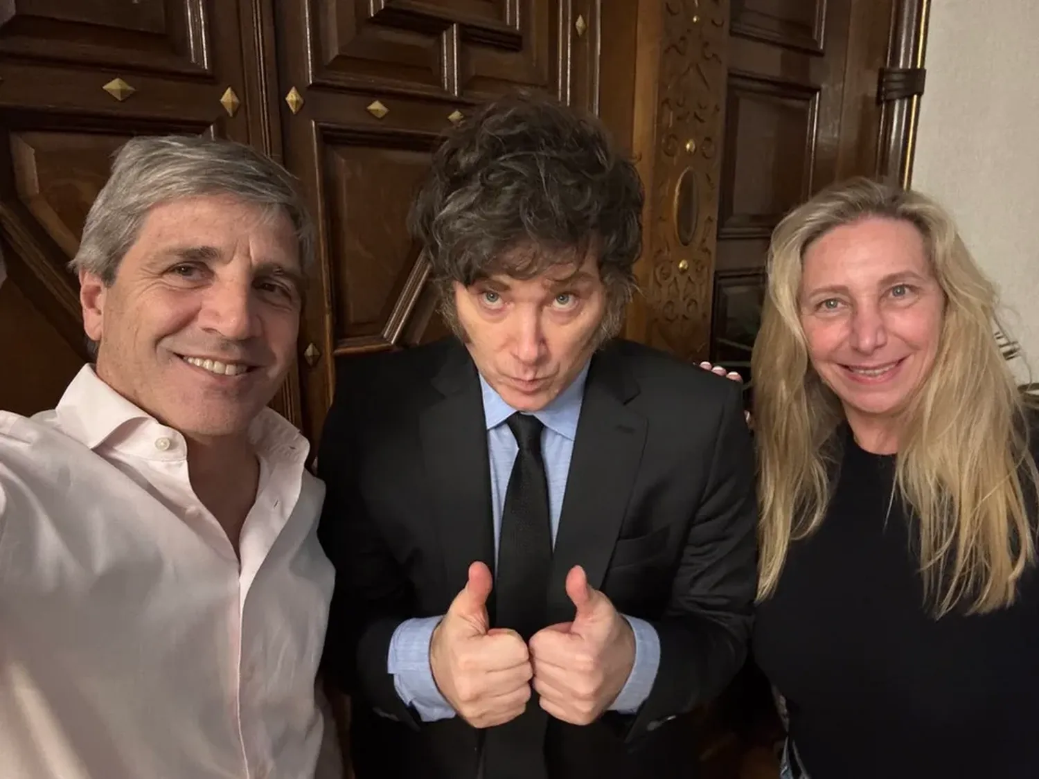 Toto Caputo, Javier Milei y Karina Milei