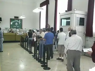 Sancionarán la demora mayor a los 30 minutos en cajas de cobros y pagos 