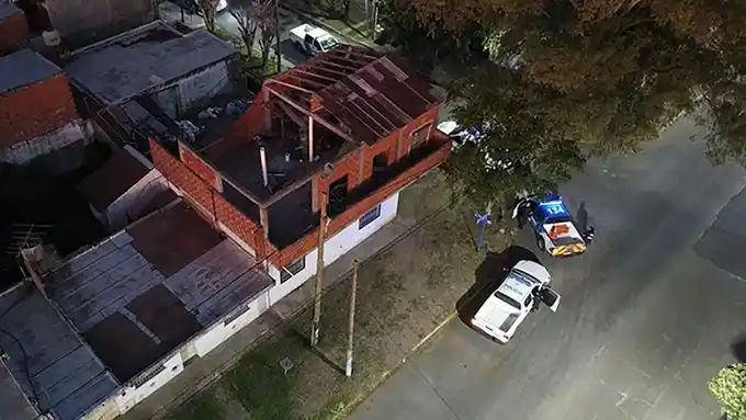 Tres de Febrero: Tomó a su familia de rehén, se atrincheró en su casa y disparó contra la policía