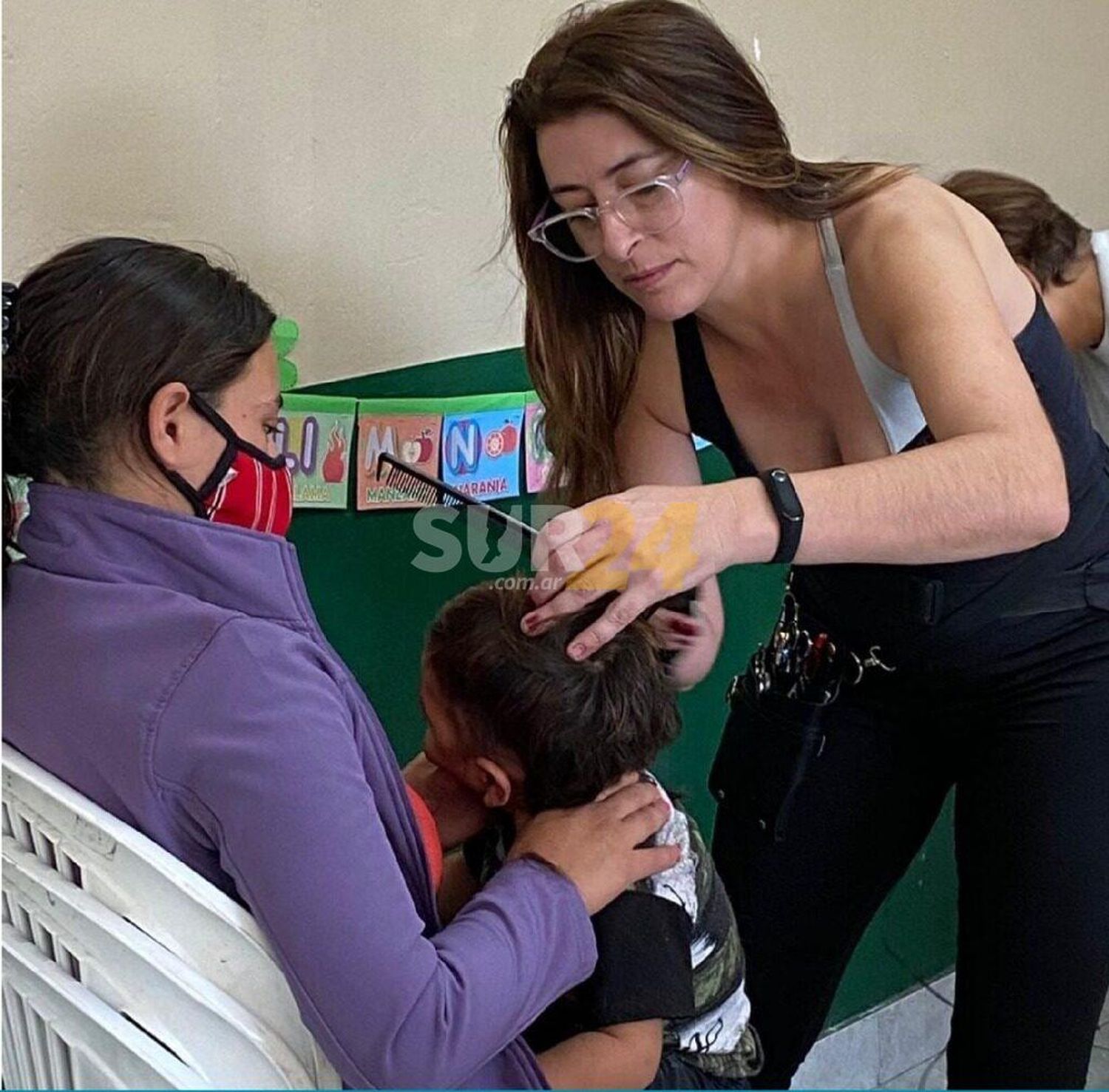 “Tijeras Solidarias” llega al salón vecinal del barrio Villa Casey 