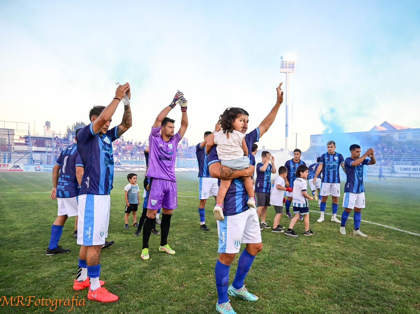 El “Juve” disputa el último partido en su estadio, dado que de avanzar de ronda se jugará el ascenso en cancha neutral.