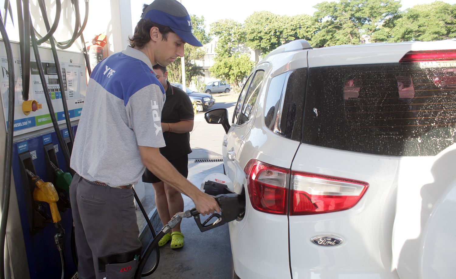 El Gobierno nacional autorizó el autodespacho en las estaciones de servicio