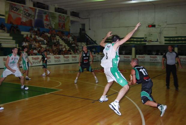 Racing perdió y tocó fondo