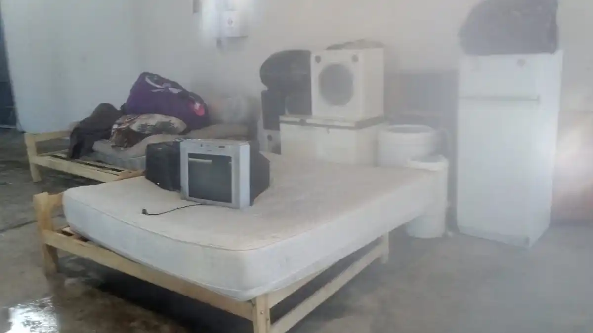 Las pertenencias de una de las familias evacuadas