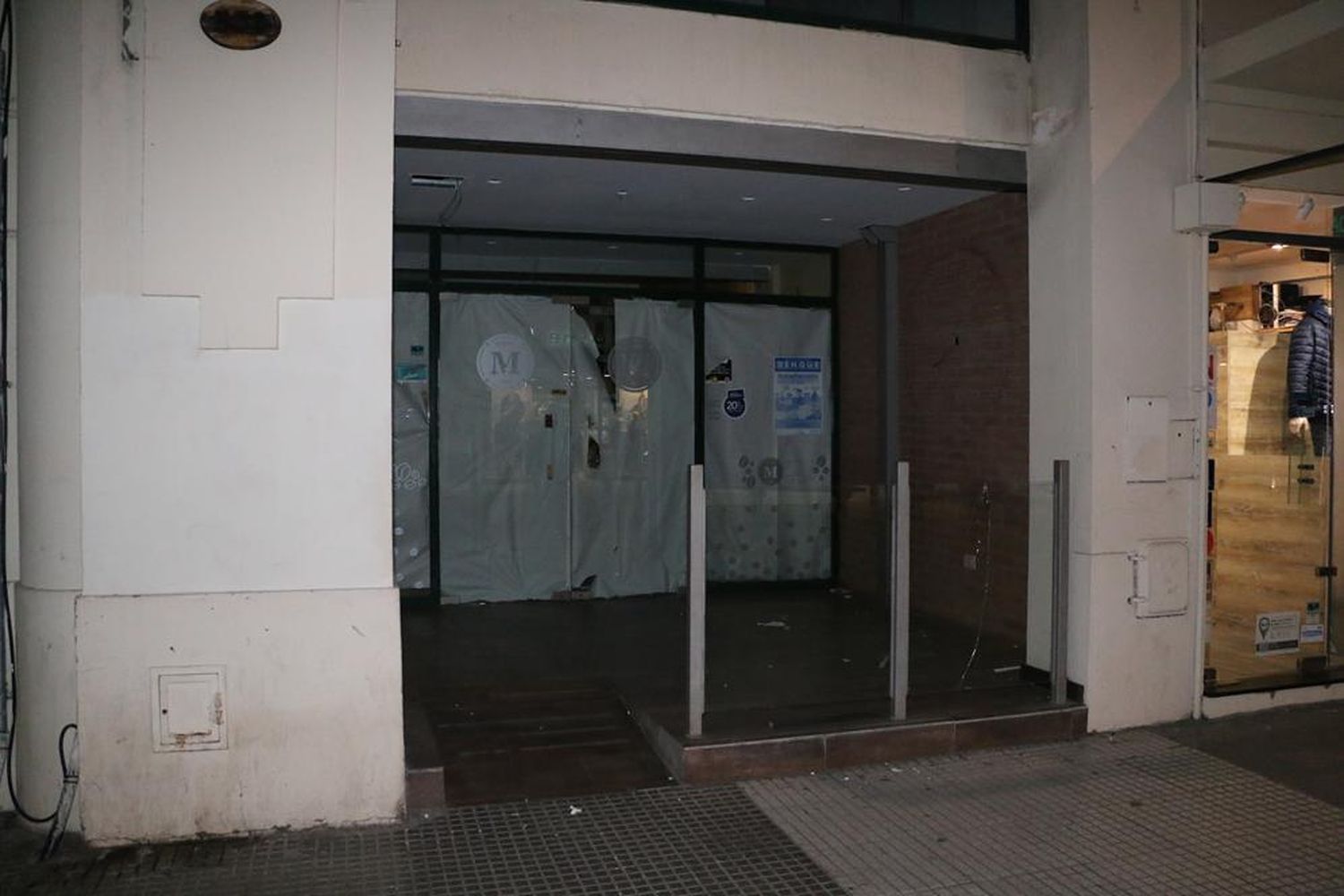 Con poco movimiento, bajas ventas y negocios que cierran, se nota el impacto de la crisis
