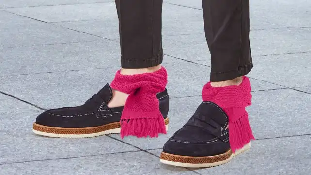 Bufanda en los tobillos, la tendencia que se viene