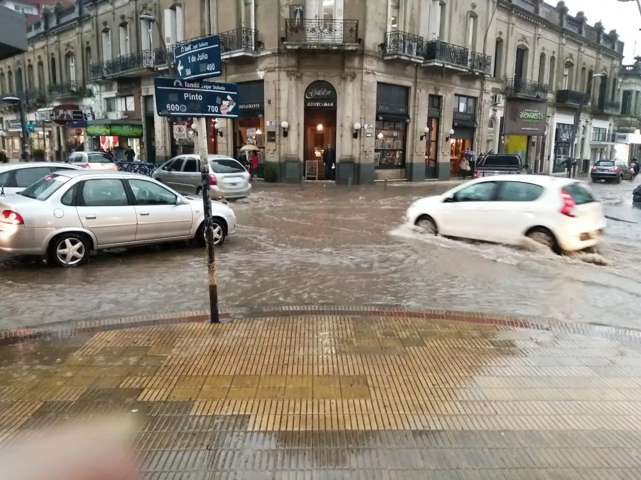 Fuertes tormentas, rayos y múltiples complicaciones
