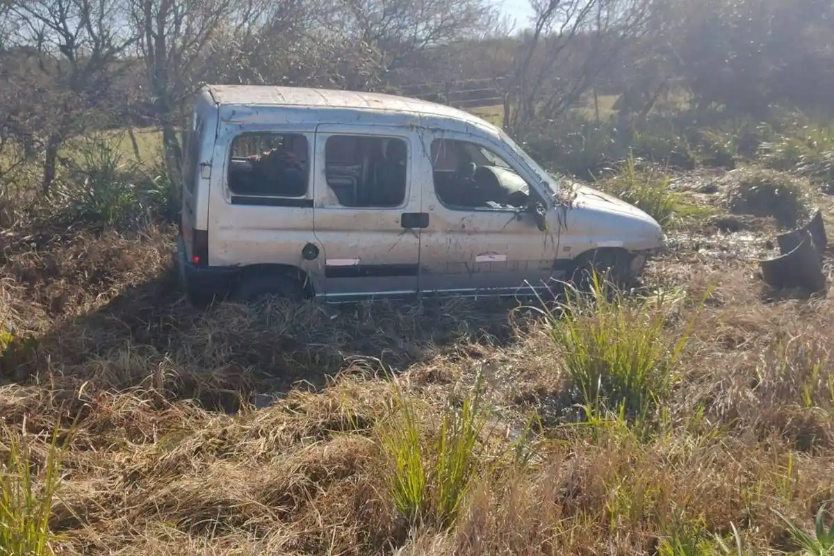 Un vehículo despistó en la Autovía 14 y sus ocupantes fueron hospitalizados