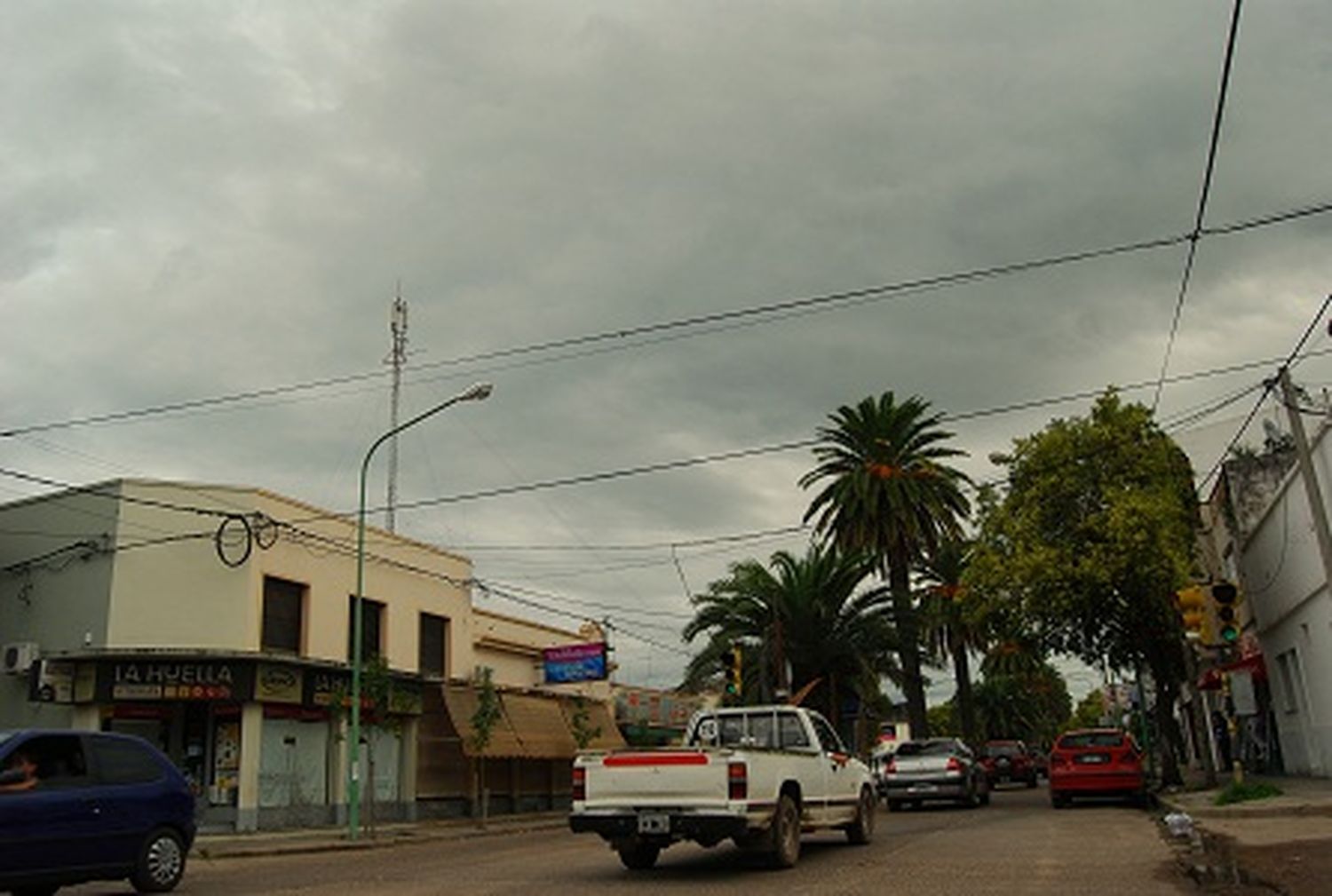 Cada vez más oscuro, se viene la lluvia
